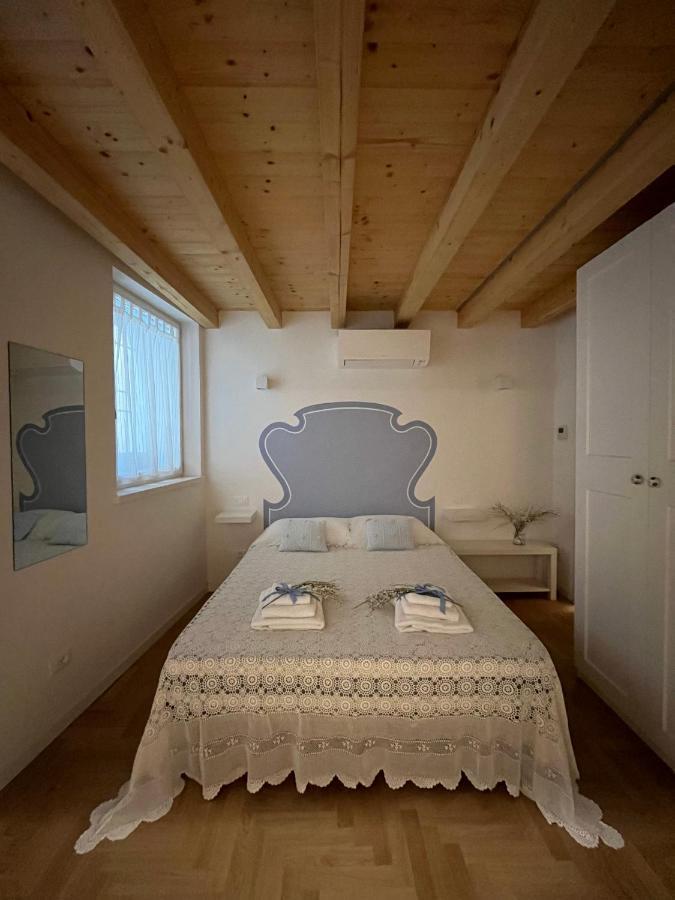 La Piccola Casa Al Lago - Intera Casa Con 3 Camere E 2 Box ซาโล ภายนอก รูปภาพ