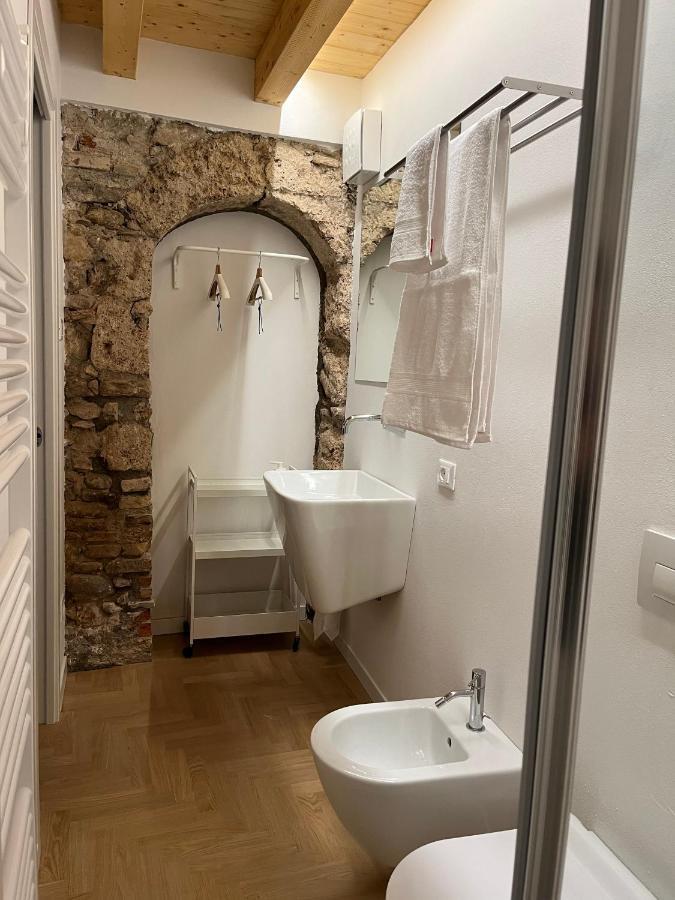 La Piccola Casa Al Lago - Intera Casa Con 3 Camere E 2 Box ซาโล ภายนอก รูปภาพ