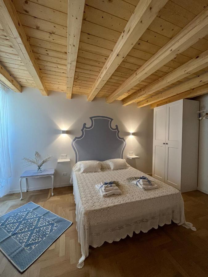 La Piccola Casa Al Lago - Intera Casa Con 3 Camere E 2 Box ซาโล ภายนอก รูปภาพ