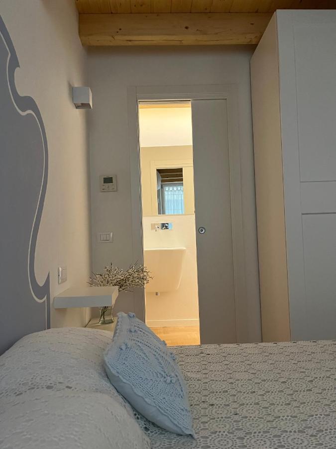La Piccola Casa Al Lago - Intera Casa Con 3 Camere E 2 Box ซาโล ภายนอก รูปภาพ