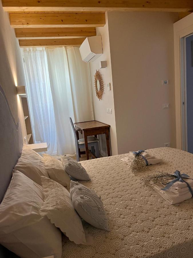 La Piccola Casa Al Lago - Intera Casa Con 3 Camere E 2 Box ซาโล ภายนอก รูปภาพ