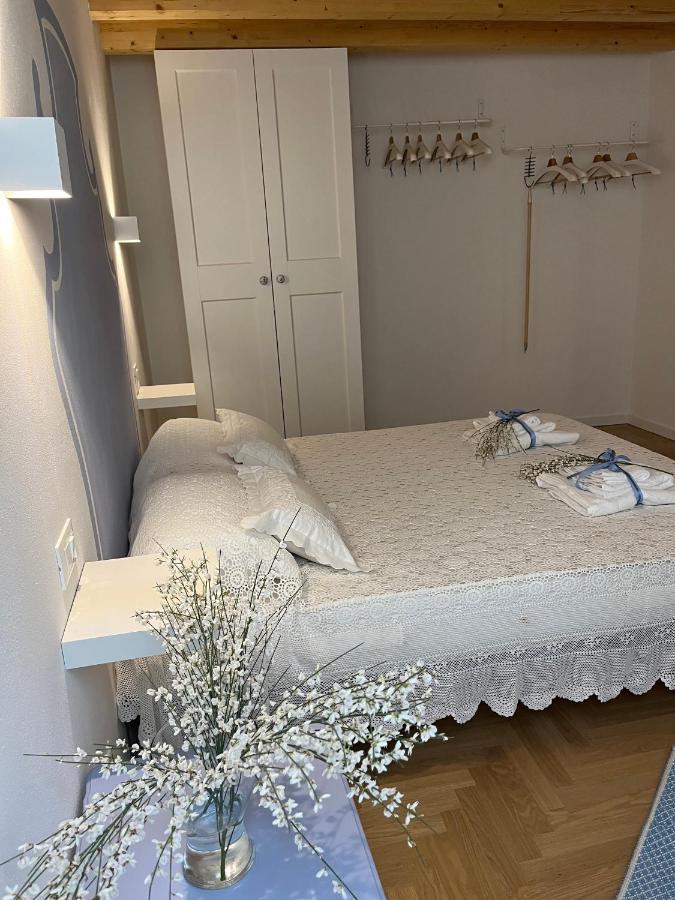 La Piccola Casa Al Lago - Intera Casa Con 3 Camere E 2 Box ซาโล ภายนอก รูปภาพ