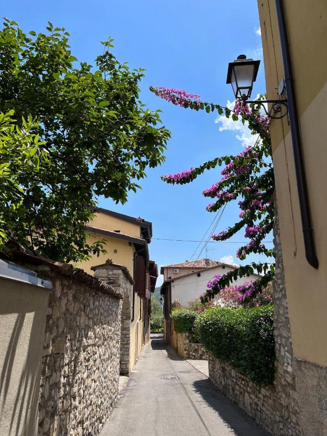 La Piccola Casa Al Lago - Intera Casa Con 3 Camere E 2 Box ซาโล ภายนอก รูปภาพ