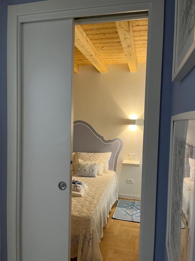 La Piccola Casa Al Lago - Intera Casa Con 3 Camere E 2 Box ซาโล ภายนอก รูปภาพ