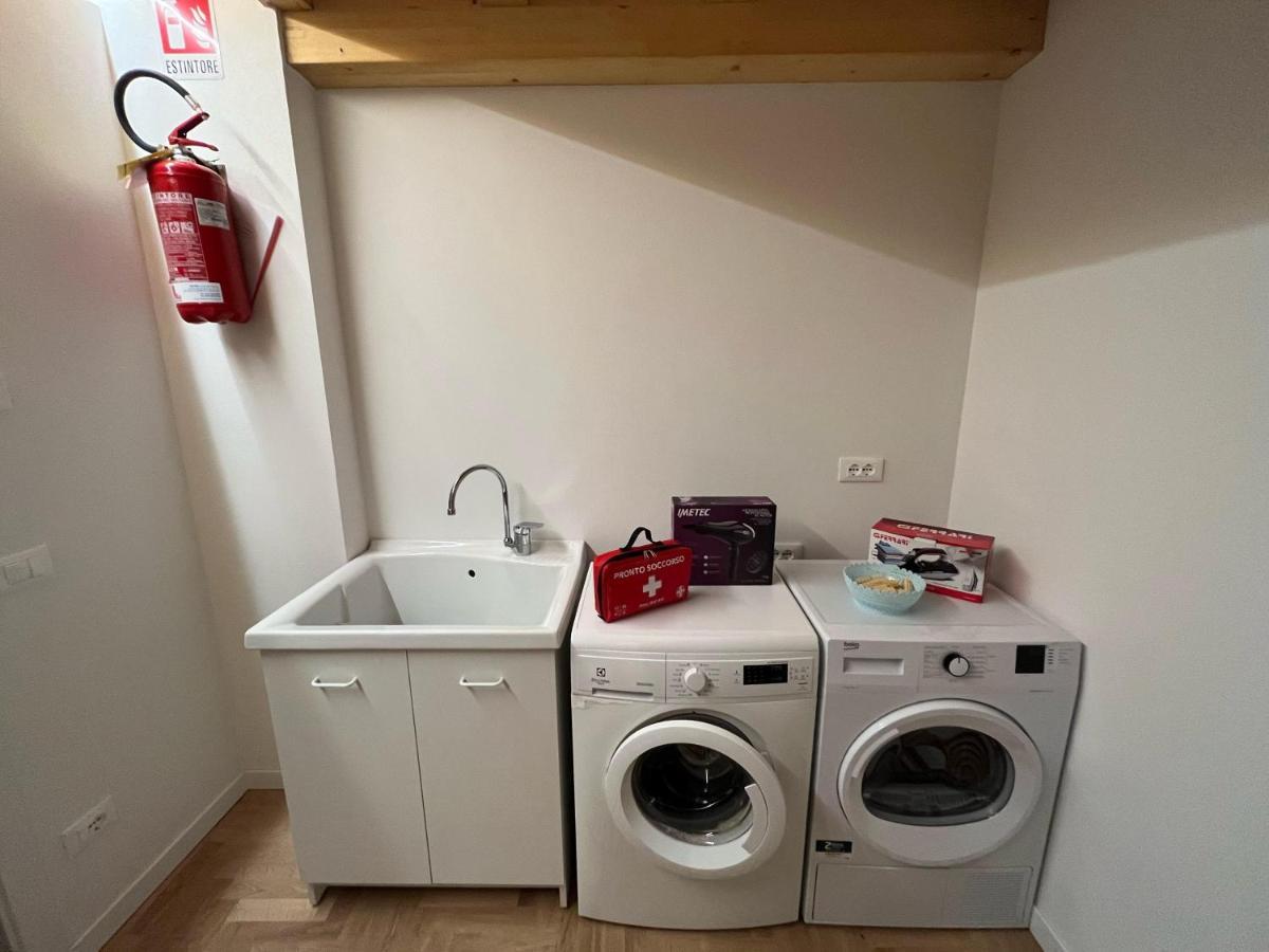 La Piccola Casa Al Lago - Intera Casa Con 3 Camere E 2 Box ซาโล ภายนอก รูปภาพ