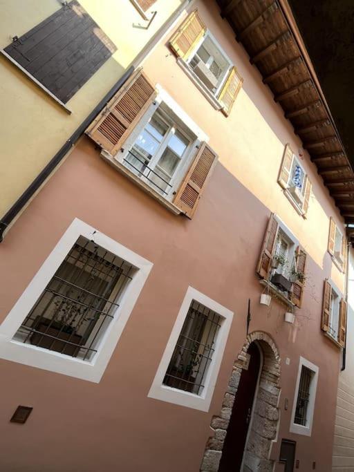 La Piccola Casa Al Lago - Intera Casa Con 3 Camere E 2 Box ซาโล ภายนอก รูปภาพ