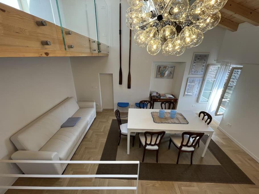 La Piccola Casa Al Lago - Intera Casa Con 3 Camere E 2 Box ซาโล ภายนอก รูปภาพ