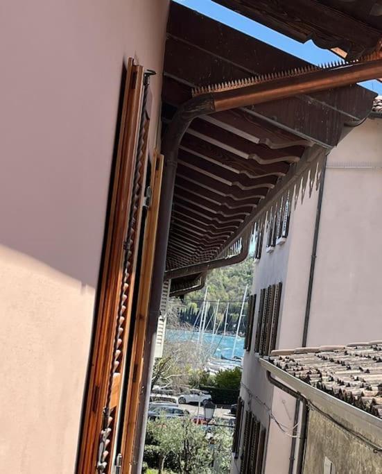 La Piccola Casa Al Lago - Intera Casa Con 3 Camere E 2 Box ซาโล ภายนอก รูปภาพ