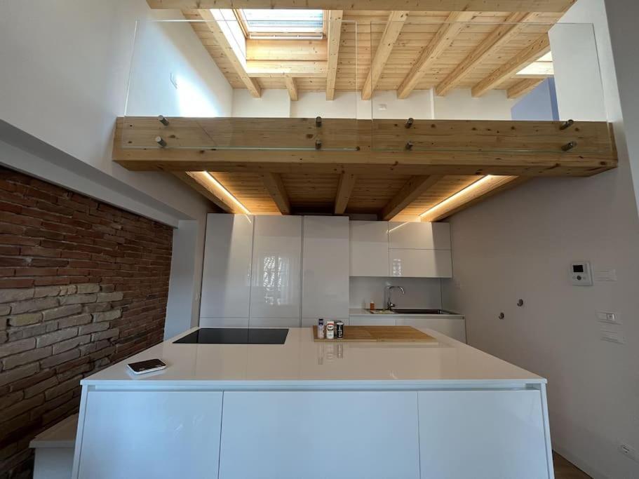 La Piccola Casa Al Lago - Intera Casa Con 3 Camere E 2 Box ซาโล ภายนอก รูปภาพ