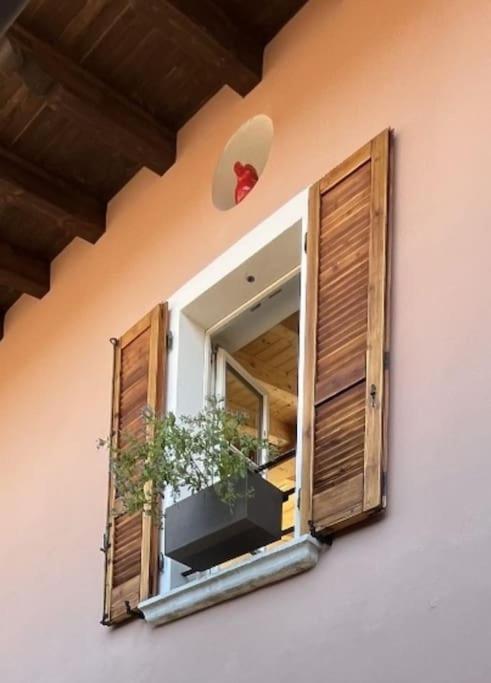La Piccola Casa Al Lago - Intera Casa Con 3 Camere E 2 Box ซาโล ภายนอก รูปภาพ