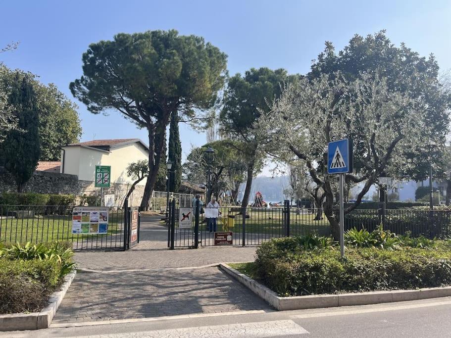 La Piccola Casa Al Lago - Intera Casa Con 3 Camere E 2 Box ซาโล ภายนอก รูปภาพ