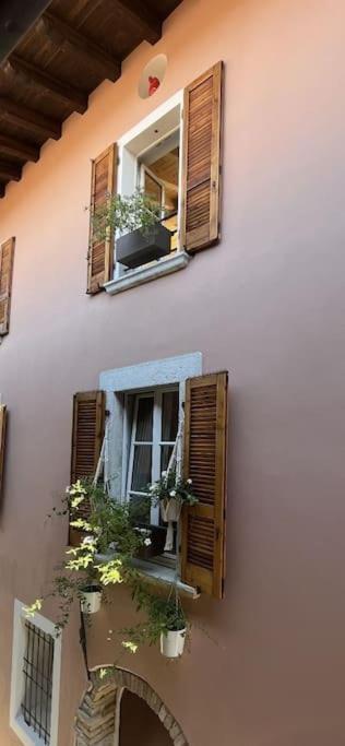 La Piccola Casa Al Lago - Intera Casa Con 3 Camere E 2 Box ซาโล ภายนอก รูปภาพ